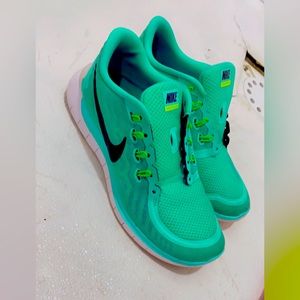 Women’s size 8 Nikes.